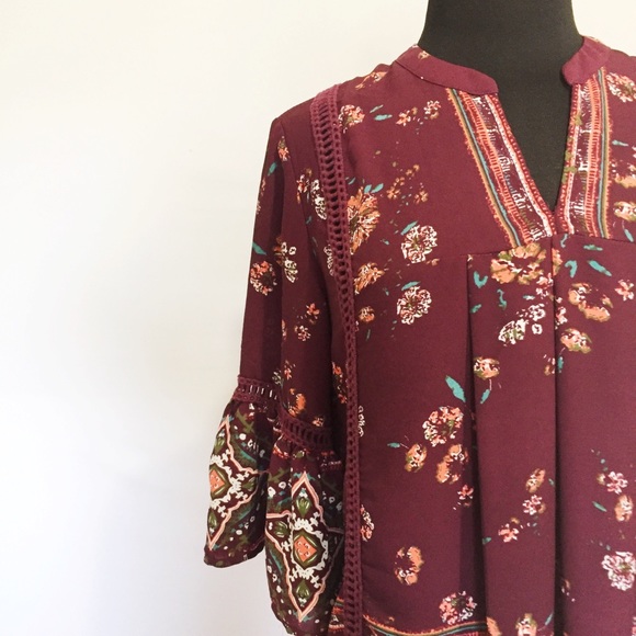 🍩Floral bell sleeve blouse maroon size medium - Picture 5 of 10